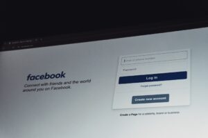 個人事業主にホームページは必要か？SNSとの違いと選び方